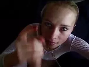 Blonde mature aux fi ...