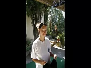Aliya Hadid se mastu ...