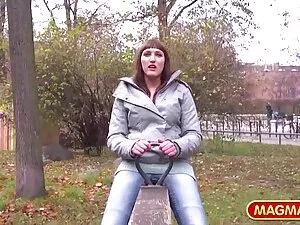 Femme plus âgée bise ...